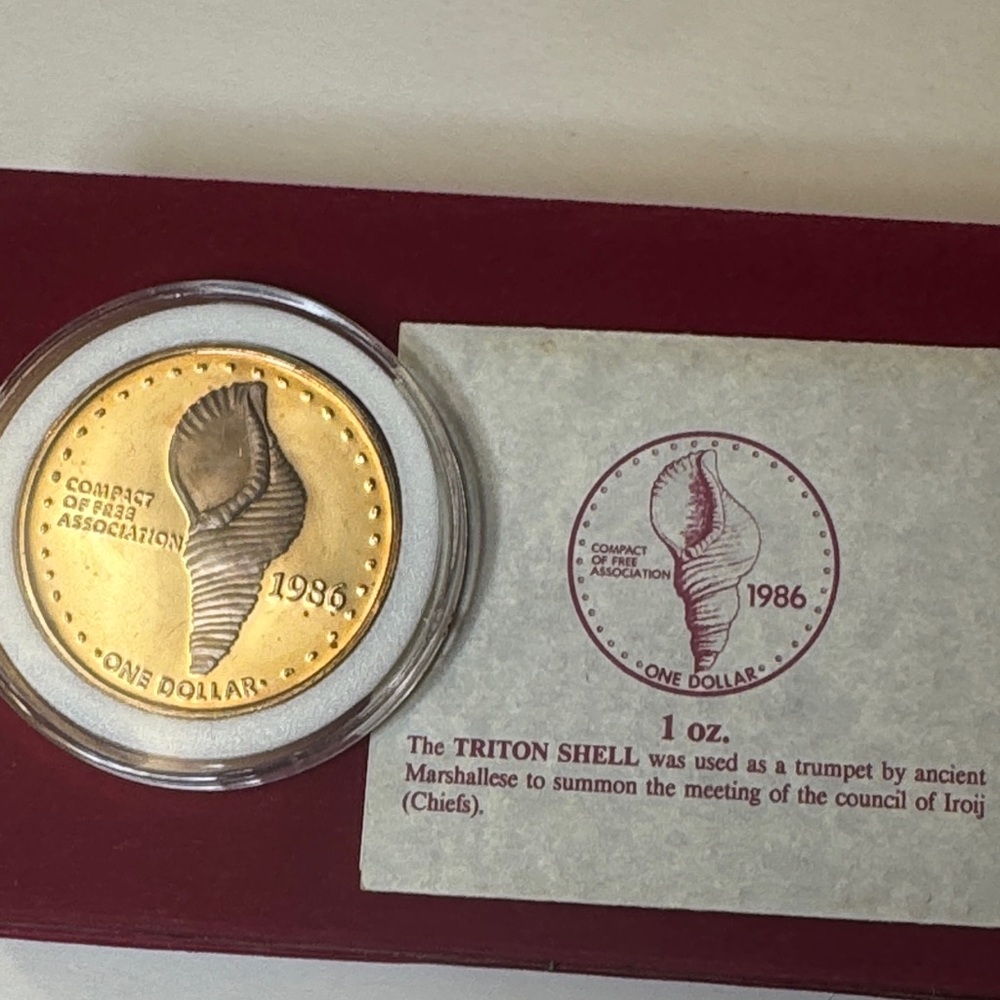 Marshal Island Silver Commemorative Coin Set two coins - Picture 7 of 14